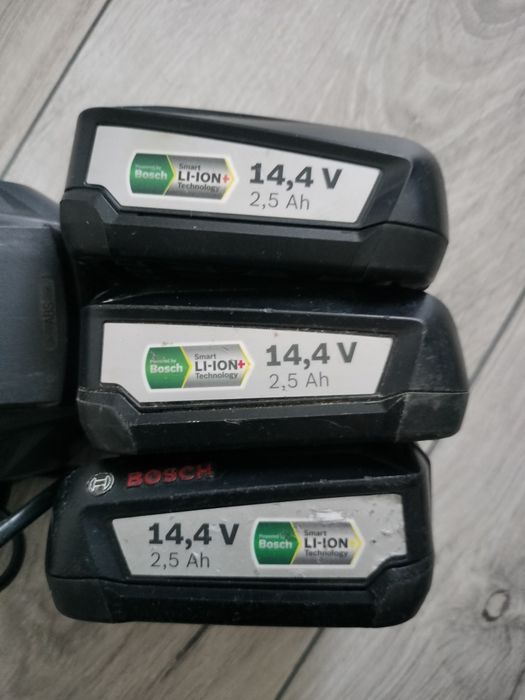 Acumulatori și încărcător Bosch