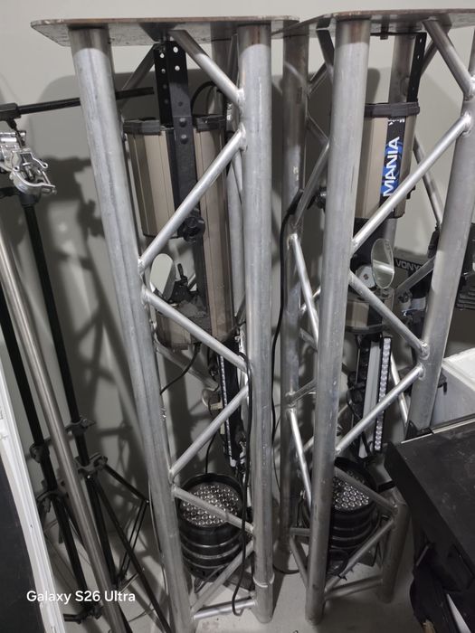 Vand 2 schele de cate 1,5m fiecare global truss in 4 puncte