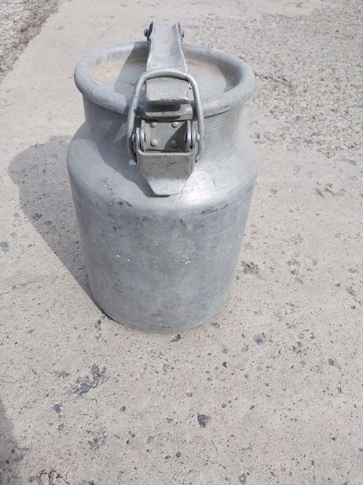 Продам Бидоны Другое