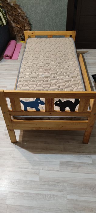 Кровать с ортопедическим матрацем