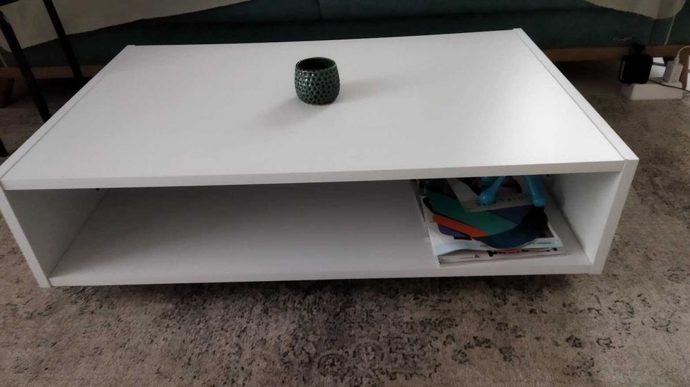 Витрина с лед осветление, тв шкаф и маса - продават се и поотделно