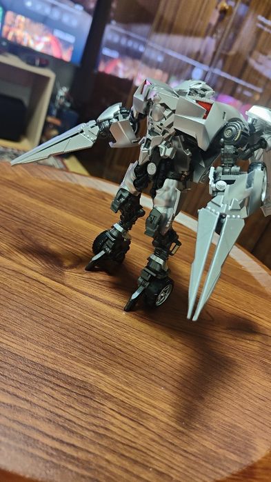 LS-07 MP Transformers Sideswipe