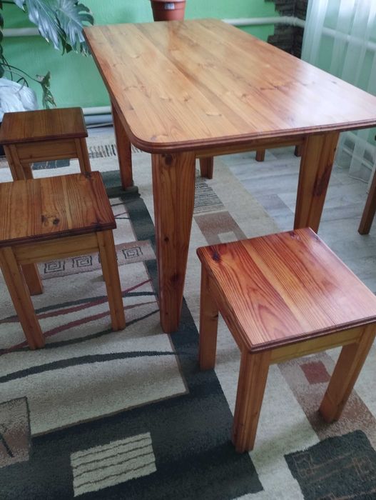 Стол кухонный из дерева