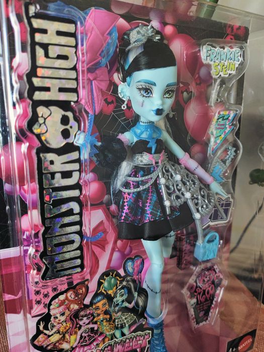 Păpușa Monster high nouă Frankie Stein