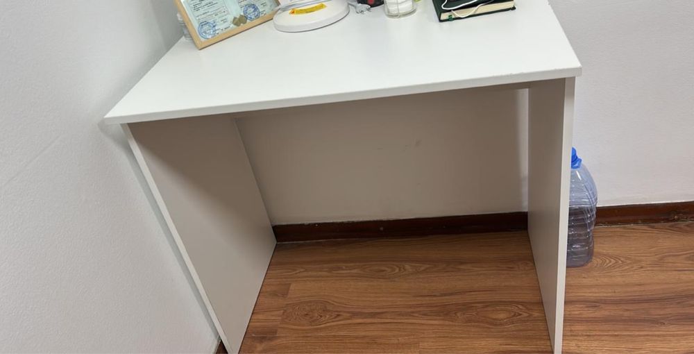 Стол белый …………..