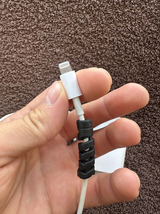 Încărcător complet ORIGINAL Apple Iphone cu cablu de date mufă tip Lightning + adaptor de priză Apple cu putere de 20w. Iphone 11, 12, 13, 14 pro max