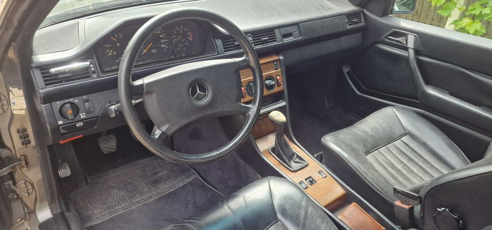 MERCEDES-BENZ E-Class 1989 — imagine 5