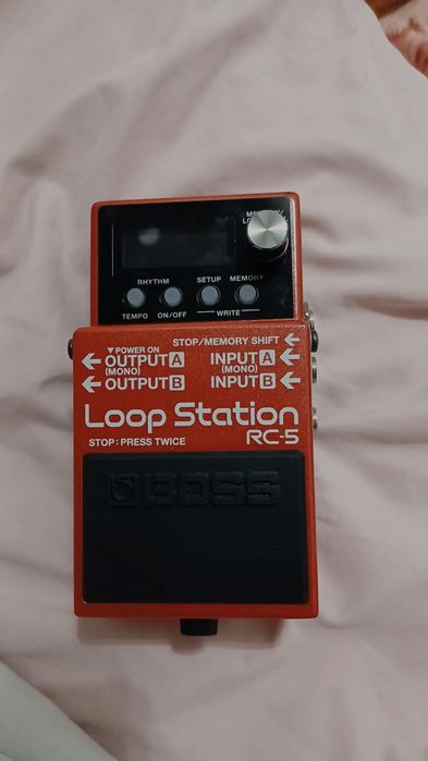 Музыкальная педаль эффектов.
Тип: Лупер (педал