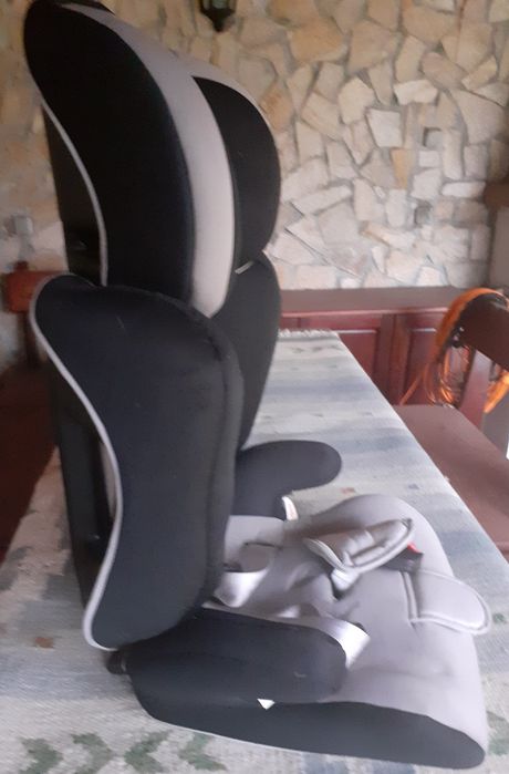 Детско люлеещо се столче и две седалки за автомобил