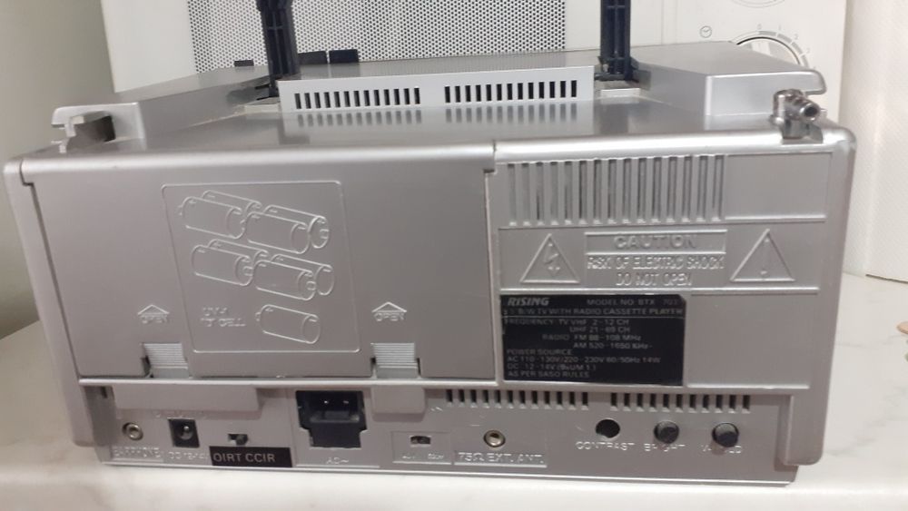 3 в едно телевизор, касетофон, радио  всичко работи само антената липс