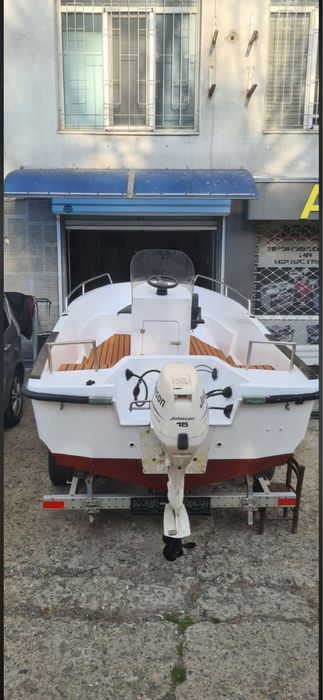 Лодка 4.5 м с двигател Johnson 15 hp + Колесар