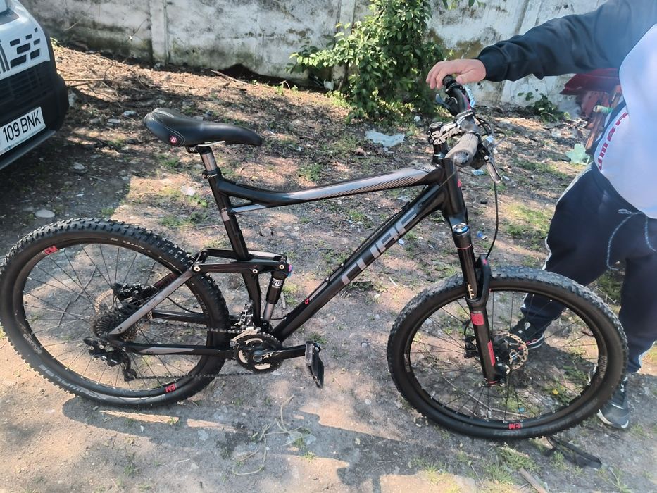 Bicicleta Cube fulsuspensan  29