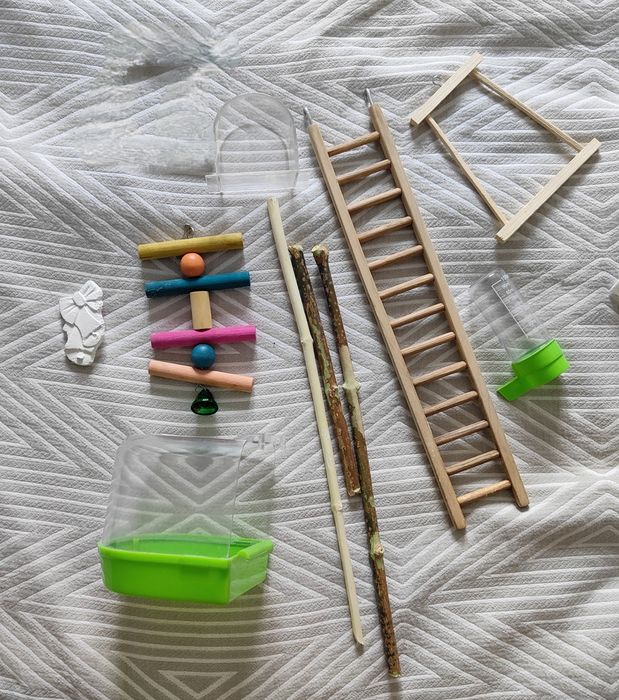 Клетка для попугаев / птиц. Обустроенная.