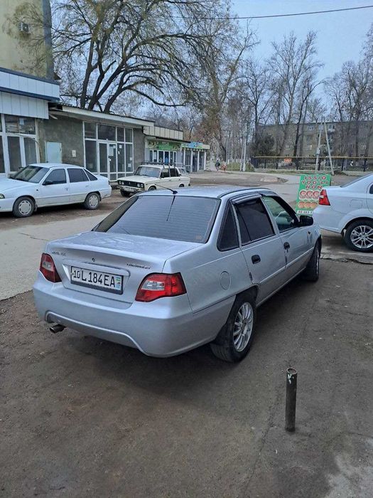 Nexia mashinasi egasi bitta zavoddan uzi olgan narxini kelishamiz