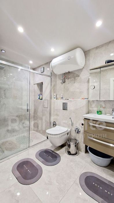 Продава се Тристаен апартамент в Пловдив, Остромила - 101 кв.м за 2030 €/кв.м - Снимка #3