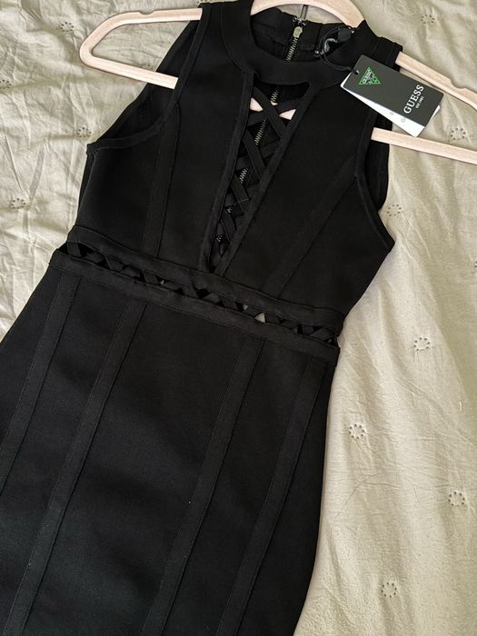 Бандажна рокля Guess