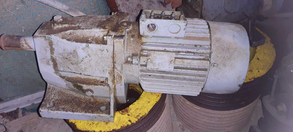 Моторы с редукторами и глубинный насос