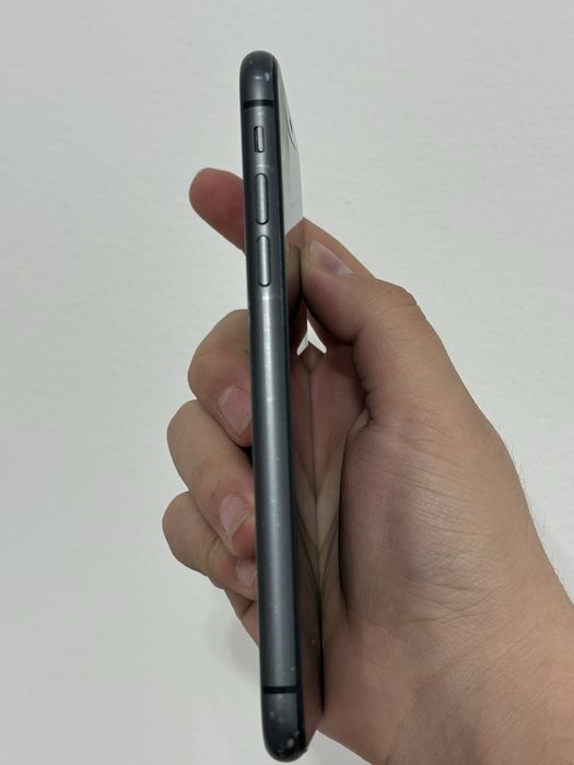 Телефон: Iphone 11