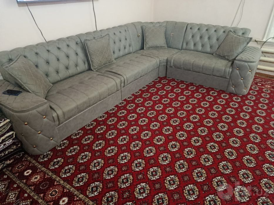 Divan stol yaxshi xolatta