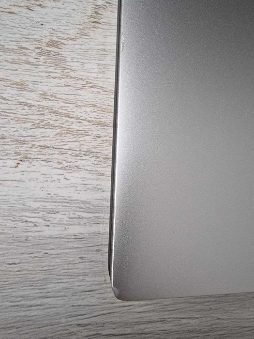 Лаптоп Dell XPS 15