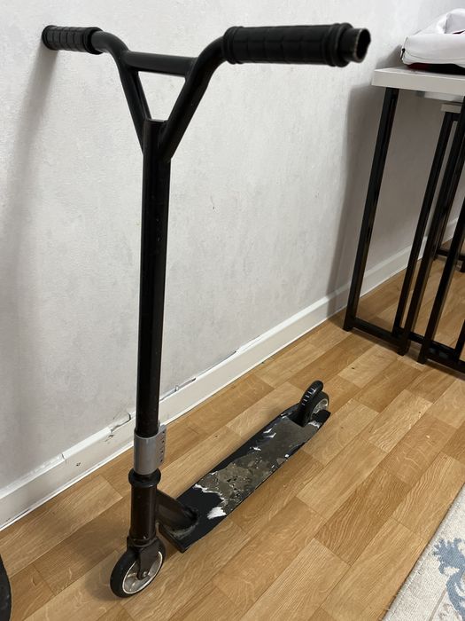 Двухколесный самокат в хорошом состояний