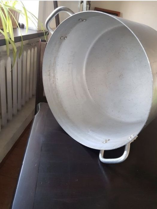 Продам Кастрюли 40л,30л