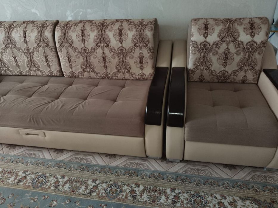 Российский диван для гостиной