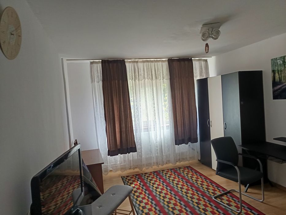 Închiriez garsonieră 37 mp central