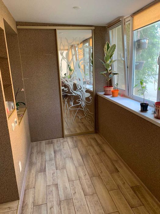 Продается  2 ком. Район 8 школы