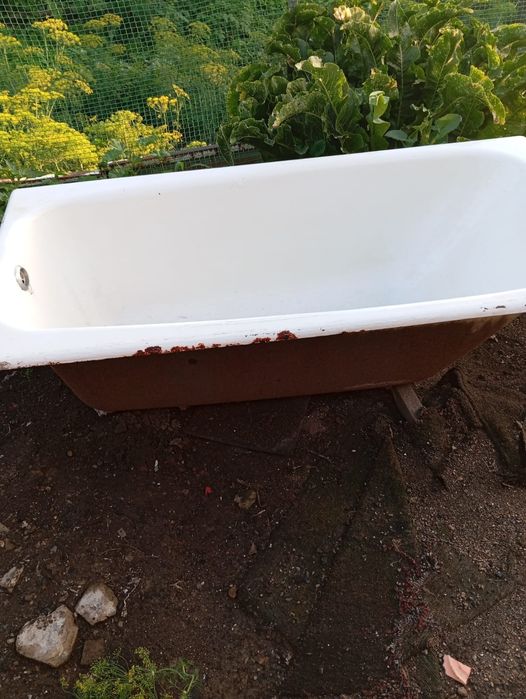 Продам чугунную ванну