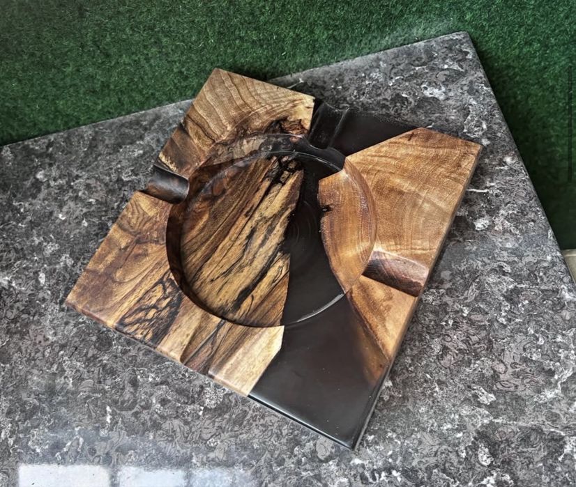 Пепелник за пури от масивно дърво и епоксидна смола