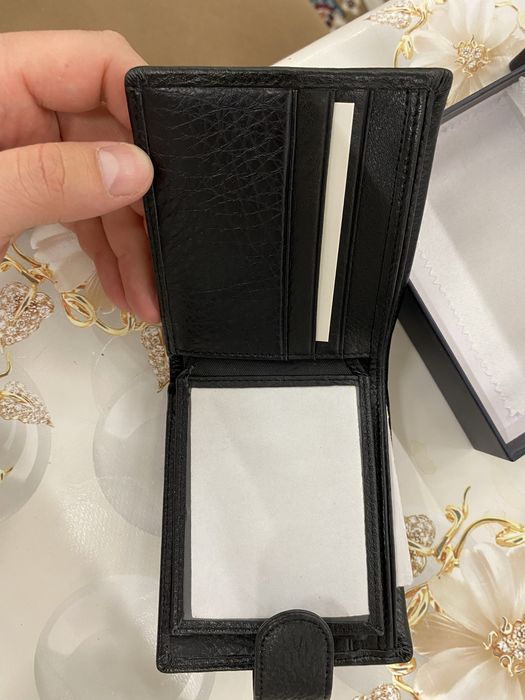 Продам новую портмоне кожаную