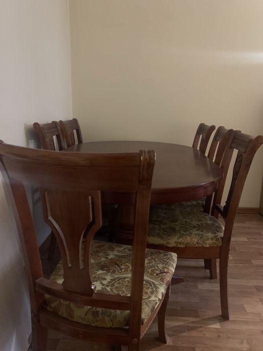 Стол со стульями