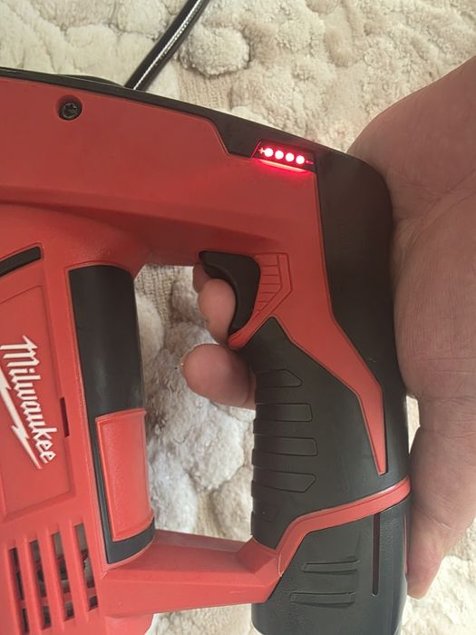 Gresor Pompa de gresat milwaukee m12  M12 GG ca noua