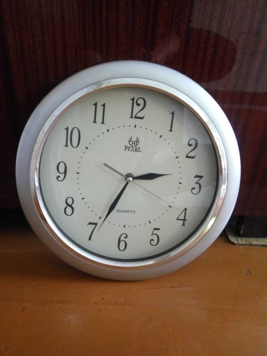 Продаю часы настенные.