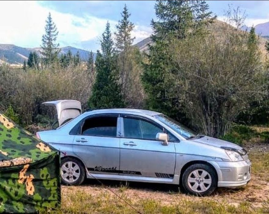 Машина Suzuki liana