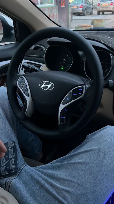 Hyundai Elantra 2012