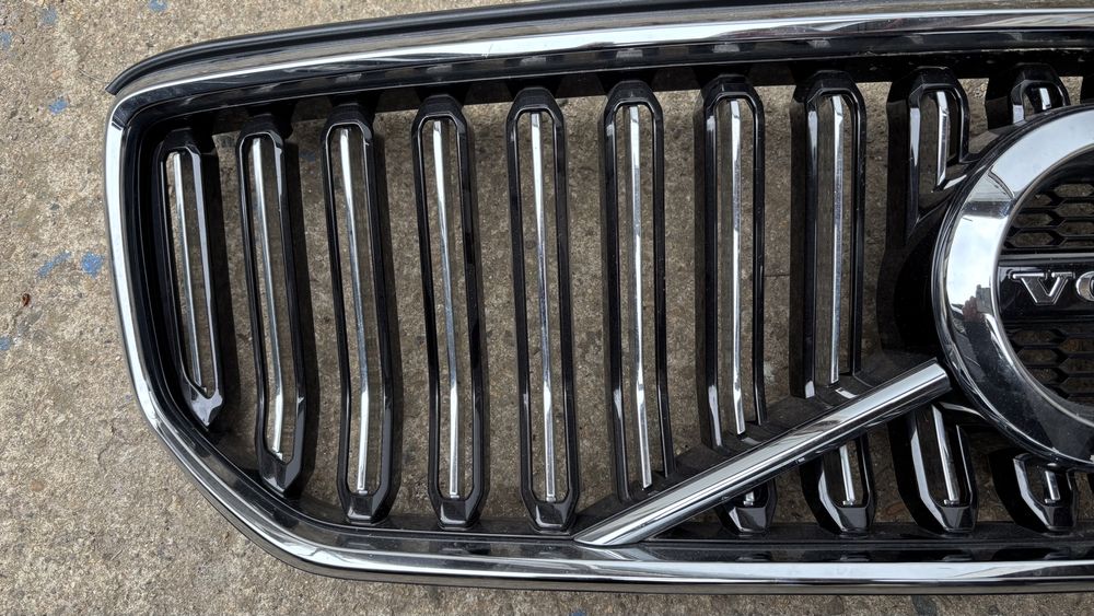 Решетка за Volvo xc40