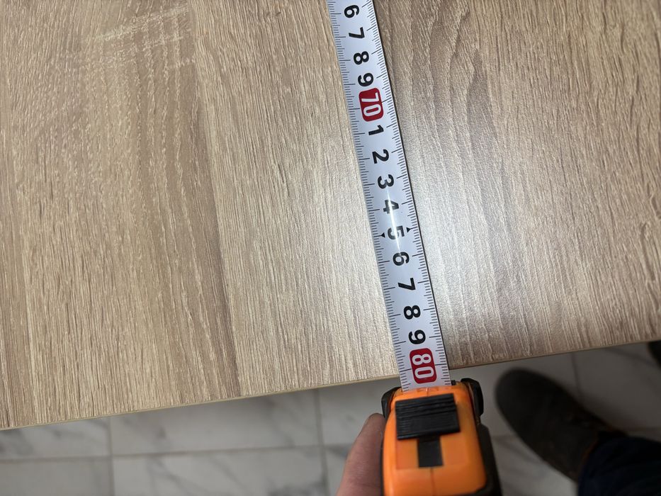 Незползвана трапезна маса