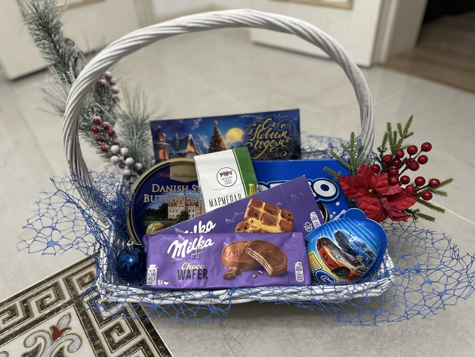 Корзина со сладостями