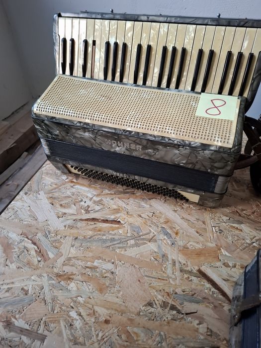 Vând acordeon marca Hohner