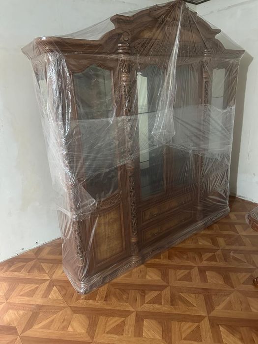 Сервант коричневый