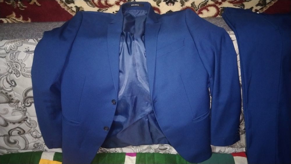 Продам костюм классический