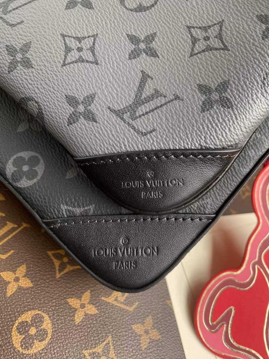 Louis Vuitton Trio Messenger