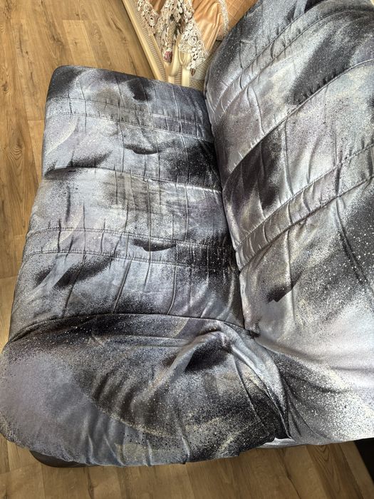 Продам диван стильный