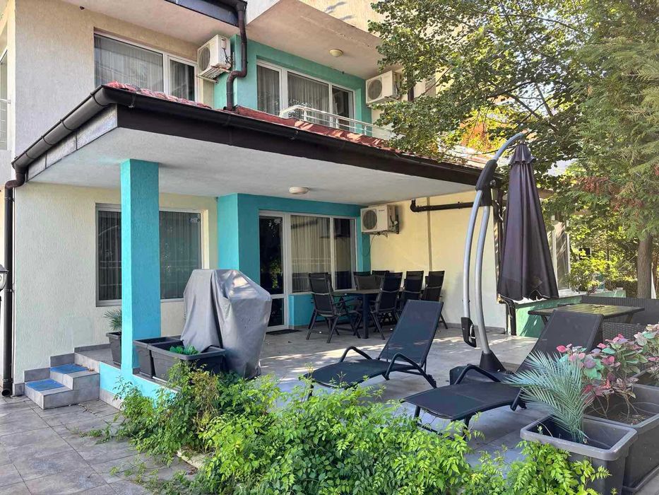 Луксозен триетажен пентхаус в к-с Нев, Сарафово