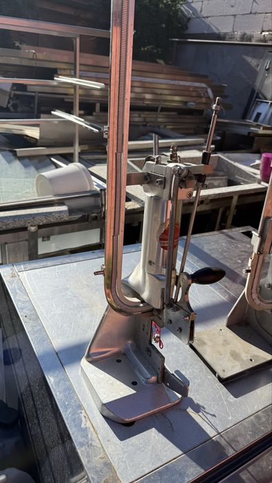 Clipsator pentru cutisin