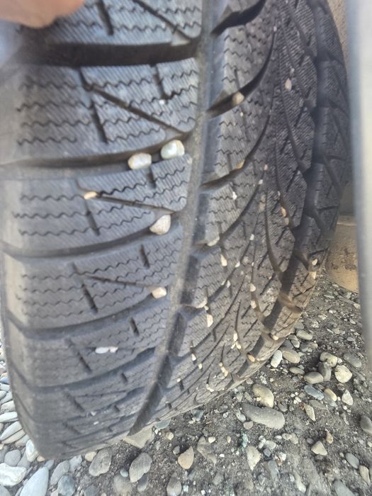 Se vinde pachet complet: Alfa Romeo 147 + 2 seturi cauciucuri (vară + iarnă)