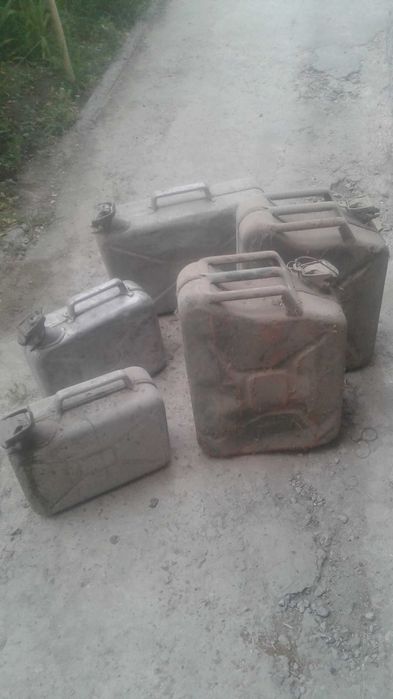 Канистры и бидон