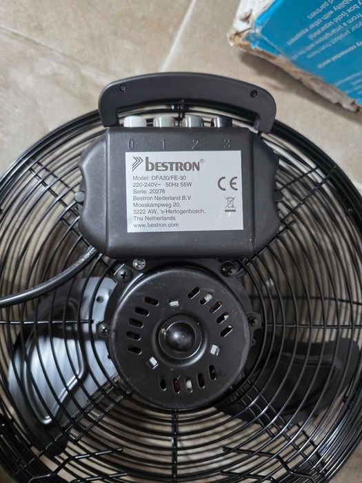 Ventilator de podea Bestron in stil retro
